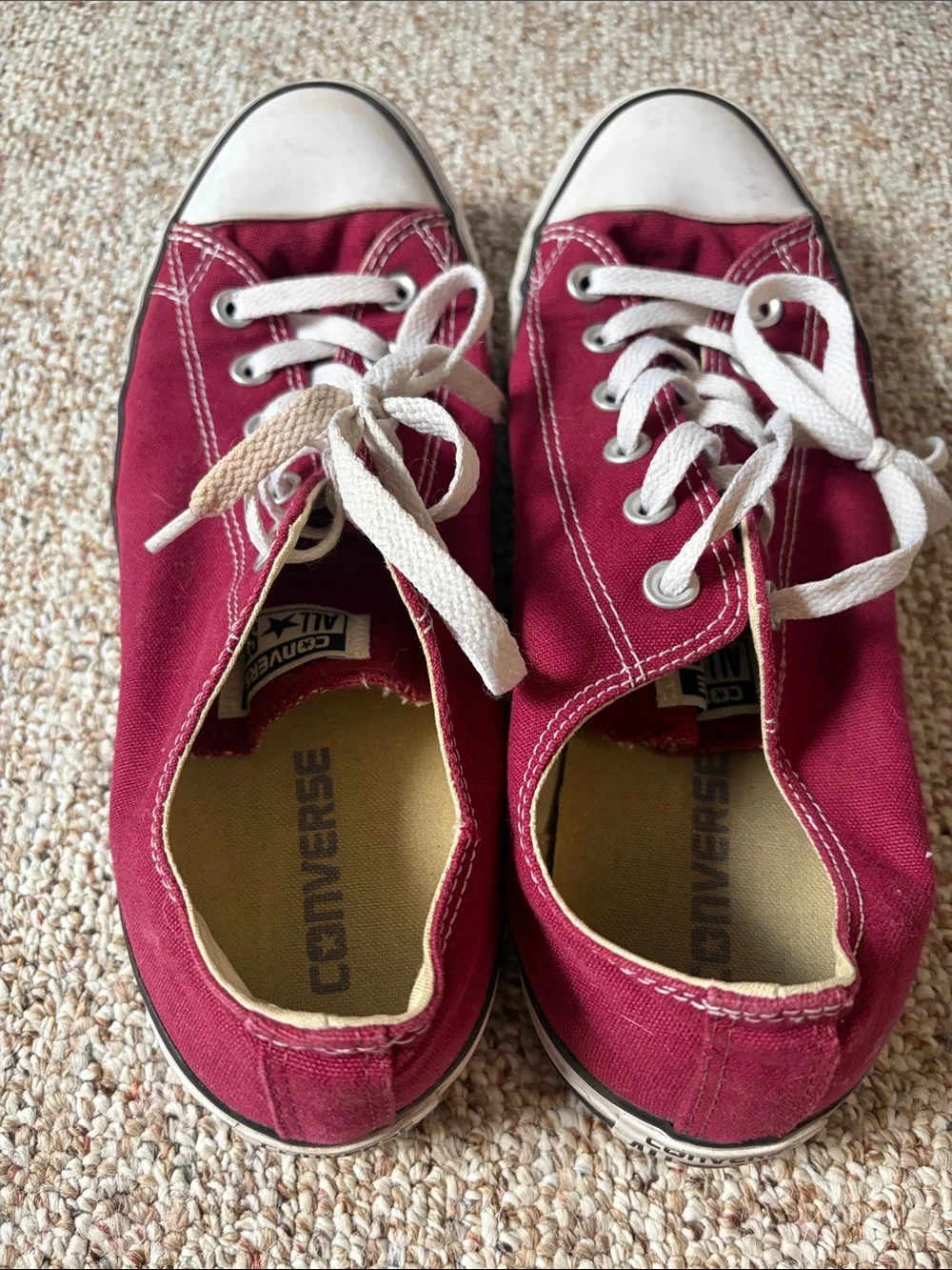 Converse Low Top Sneakers in Burgundy and White